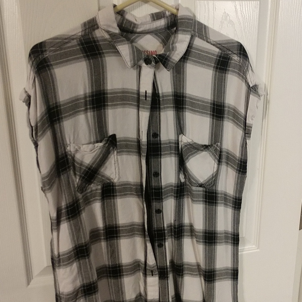 Women's black & white plaid button down top